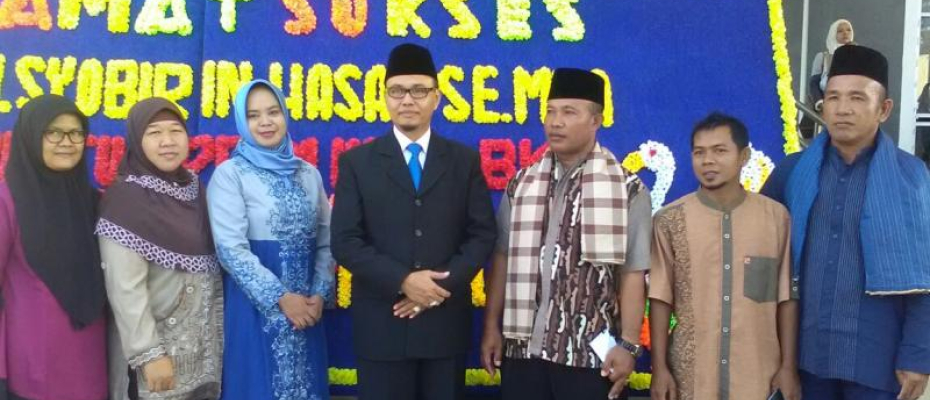 Foto bersama Direktur PDAM Sjobirin dengan para tamu undangan.