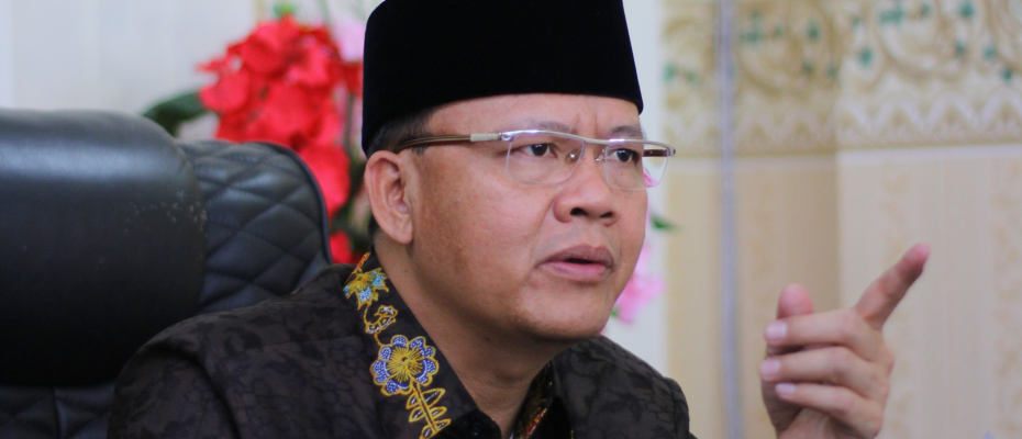 Gubernur Rohidin mersyah
