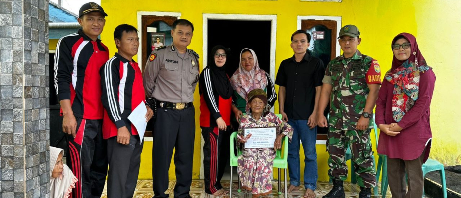 Bhabinkamtibmas Polsek Padang Guci Hulu Hadiri Penyaluran BLT DD di Air Kering 2