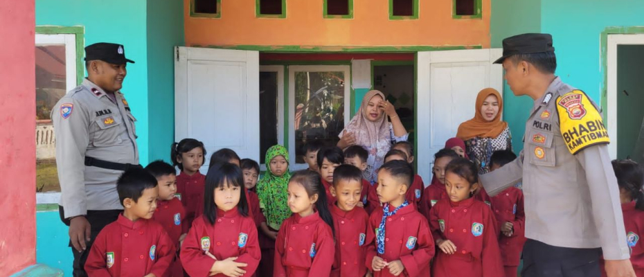 Polsek Nasal Gelar Police Go To School di TK Aisyah 