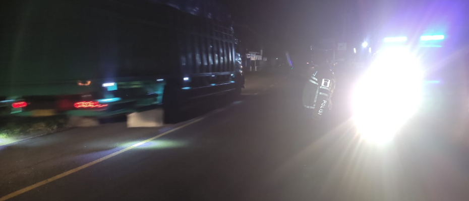 Pantau Arus Lalin, Sat Lantas Polres Kaur Patroli Blue Light 