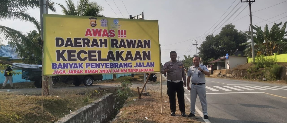 Kurangi Angka Kecelakaan, Sat Lantas Polres Kaur Pasang Baliho Peringatan di Daerah Rawan Kecelakaan 