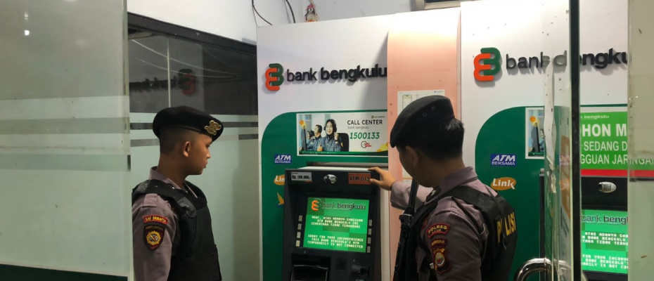 Berikan Rasa Aman Kepada Masyarakat yang Melaksankan Transksi di ATM, Personel Polres Kaur Laksankan Patroli