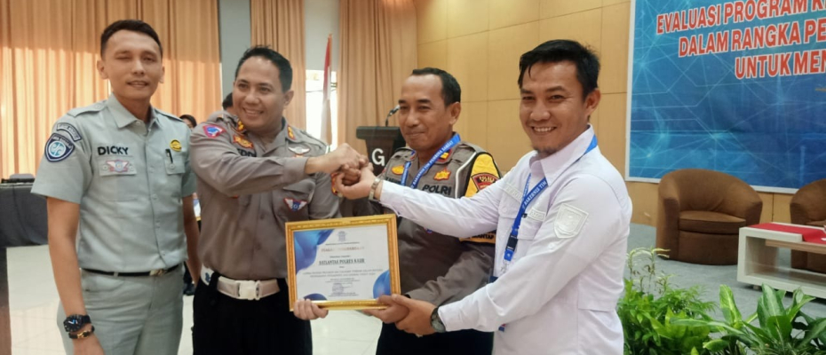 Sat Lantas Polres Kaur Terima Penghargaan Kategori Inovasi Terbaik Dalam Peningkatan Pendapata Asli Daerah