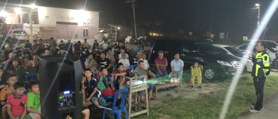 Unit Sat Lantas Polres Kaur Gelar Nobar Bola dan Sampaikan Tatatertib Berlalulintas 