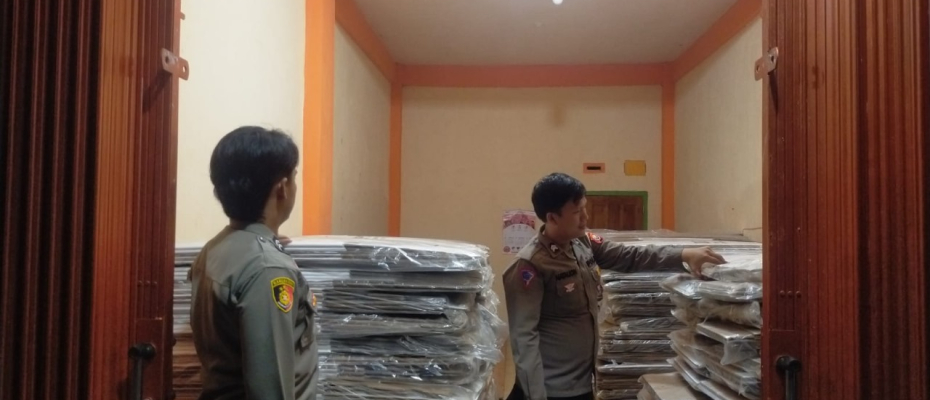 Selasa Malam, Personel Polres Kaur Rutinkan Patroli di Gudang Logistik KPUD Kaur 