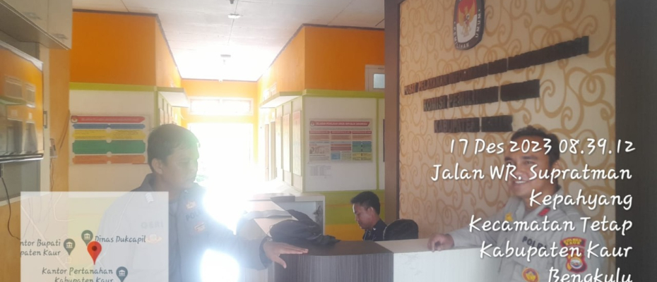 Waspada Terjadinya Gangguan Kamtibmas, Personel OMB Nala Polres Kaur Patroli di Kantor KPUD 