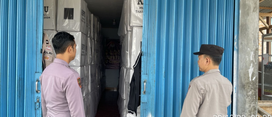 Tingkatkan Sistem Pengamanan, Personel Polres Kaur Patroli Pengamanan di Gudang Logistik