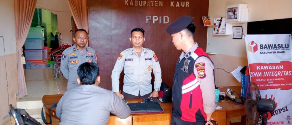 Ciptakan Sitkamtibmas yang Aman dan Kondusif Jelang Pemilu, Polres Kaur Patroli Presisi Cek Kantor KPUD, Bawaslu, dan Gudang Logistik