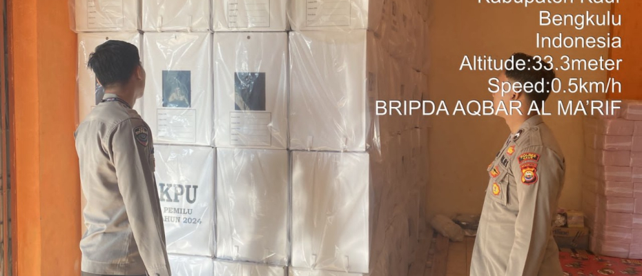 Jelang Hari-H Pemilu 2024, Personel Satgas OMB Polres Kaur Tingkatkan Pengamanan di Gudang Logistik 