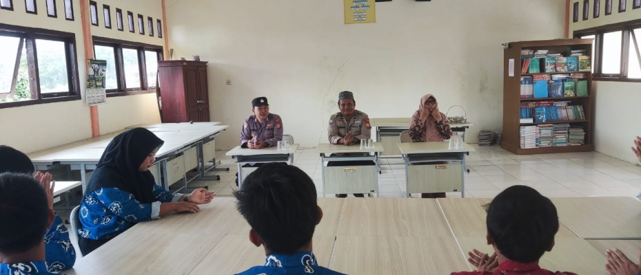 Polres Kaur Gelar Sosialisasi Tentang Bahaya Samcodin dan Obat Obatan Terlarang di SMKN 8 Kaur 
