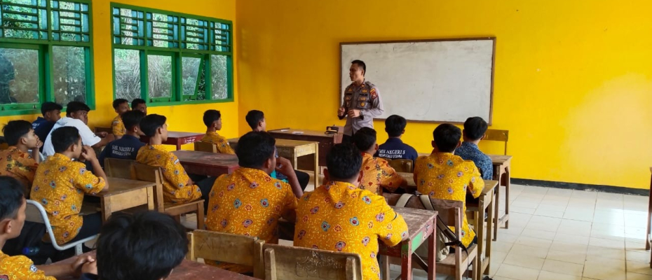 Jelang Penerimaan Polri, Kapolsek Ketahun Sosialisasi ke Sekolah