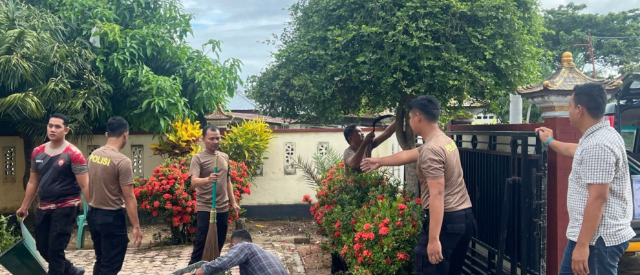 Jelang Peringatan Isra Mikraj, Polres Kaur Gelar Kebersihan Mako dan Masjid 