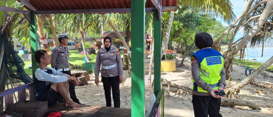 Sat Lantas Polres Kaur Kegiatan Sosialisasi di Pantai Pengubaian