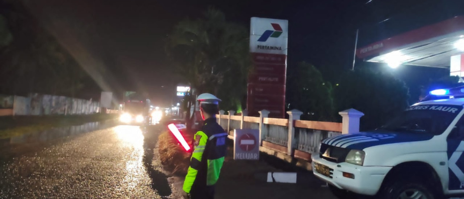 Antisipasi Laka Lantas dan Pantau Arus Lalin, Polres Kaur Patroli Blue Light 