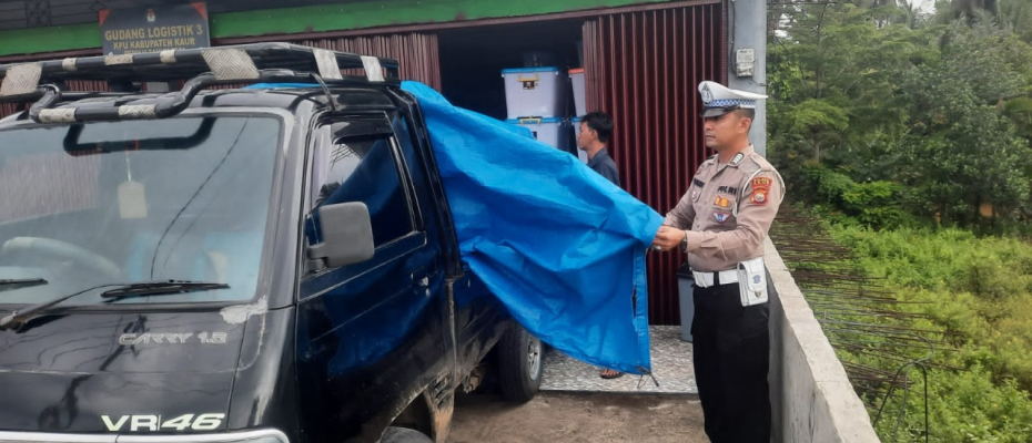 Polres Kaur Kawal Ketat Pergeseran Surat Suara Pemilu 2024 dari Gudang Logistik 3 Menuju GSG Kaur