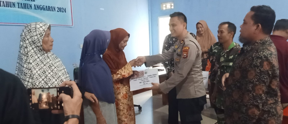 Kapolsek Ketahun Hadiri Penyaluran BLT DD di Desa Urai