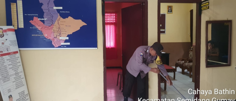 Menjga Rasa Kepedulian dan Kebersihan, Polsek Muara Sahung Kebersihan Mako Setiap Minggu