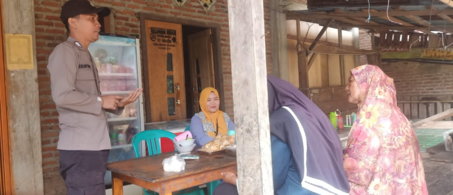 Sambangi Warga Ulak Bandung, Polsek Muara Sahung Sampaikan Imbauan Kamtibmas 