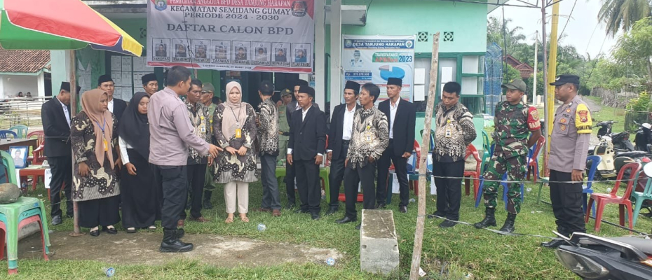 Personel Polsek Kaur Tengah Amankan Proses Pemungutan dan Penghitungan Surat Suara BPD Desa Tanjung Harapan
