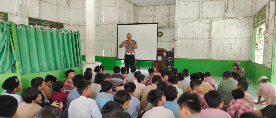 Personel Polres Kaur Laksankan Pengamanan Ibadah Umat Kristiani di Gereja 