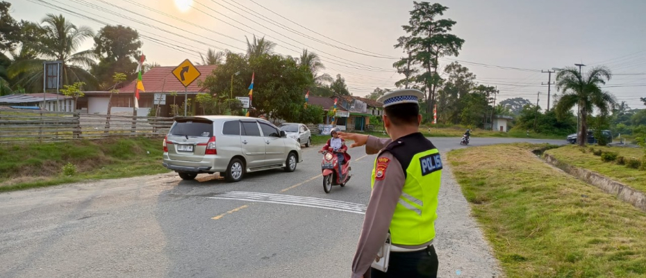 Sat Lantas Polres Kaur Atur Lalin Pagi Hari 