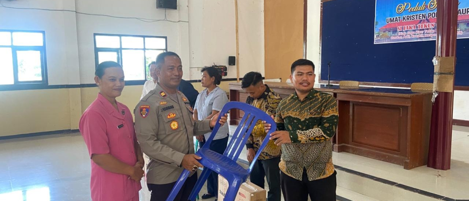 Peduli Kasih Umat Kristen,  Polres Kaur Salurkan Bantuan Sosial