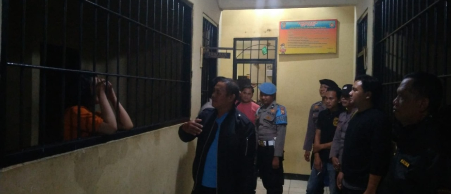 Pastikan Tahanan Lengkap dan Aman, Pawas Polres Kaur dan Piket Fungsi Lakukan Pengecekan Tahanan