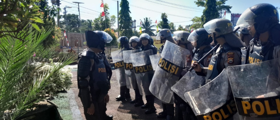 Personel Gabungan Satfung dan Polsek Jajaran Polres Kaur Laksanakan Kegiatan Latihan Dalmas Antisipasi Terjadinya Aksi Unjuk Rasa