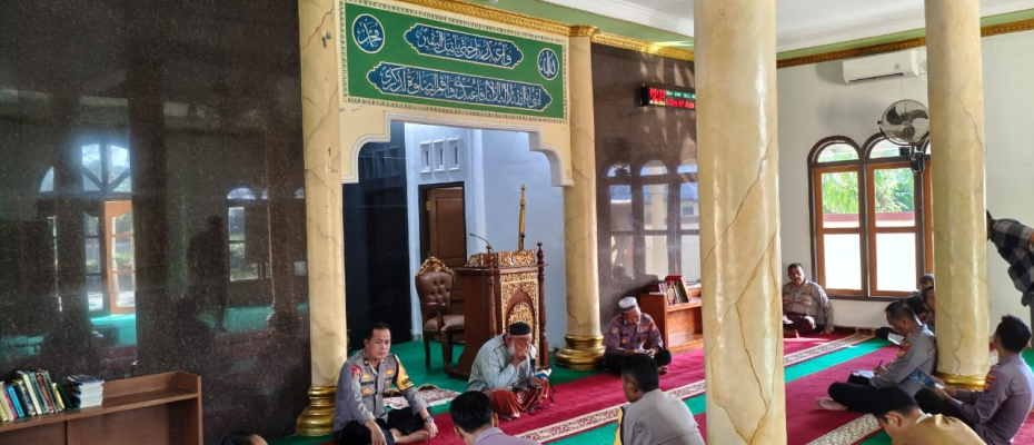 Personel Polres Kaur dan Polsek Jajaran Gelar Binrohtal Tingkatkan Keimanan 