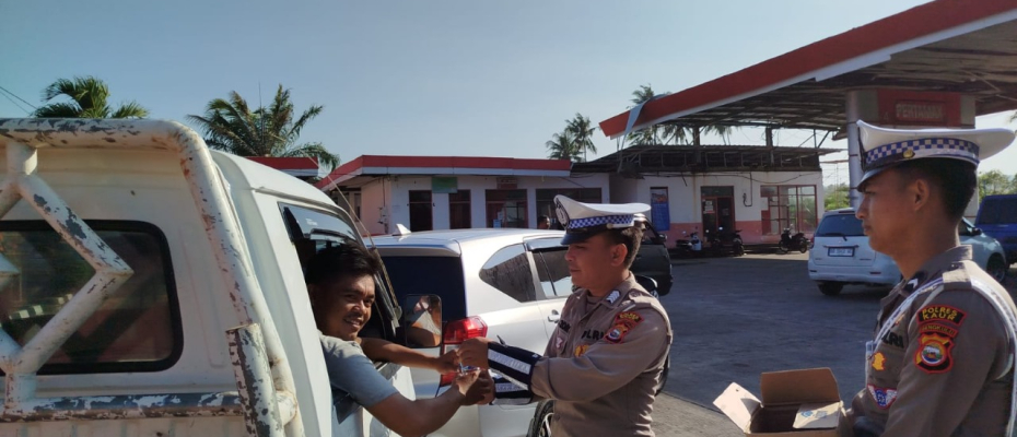 Unit Patroli Satlantas Polres Kaur Imbau Pengendara di SPBU