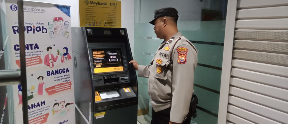 Pantau Objek Vital Kondusif, Polsek Ratu Samban Patroli Dialogis 