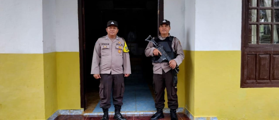 Polsek Padang Ulak Tanding Amankan Ibadah di Gereja GKII Desa Kasie Kasubun