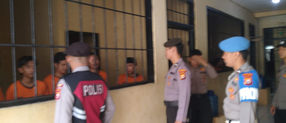 Propam Polres Kaur Lakukan Pengecekan Piket Fungsi Yanmas, Pastikan Kedisiplinan dan Kesiapsiagaan Personel