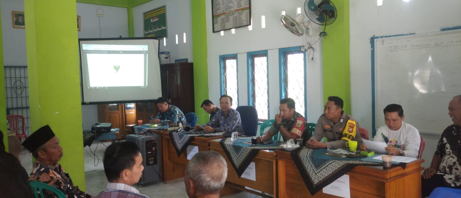 Bhabinkamtibmas Polsek Seginim Hadiri Musyawarah Penetapan Penerima BLT Dana Desa 2025v