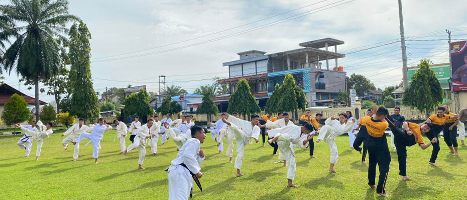 Latihan Beladiri Tingkatkan Kesiapan Personel Polres Bengkulu Selatan