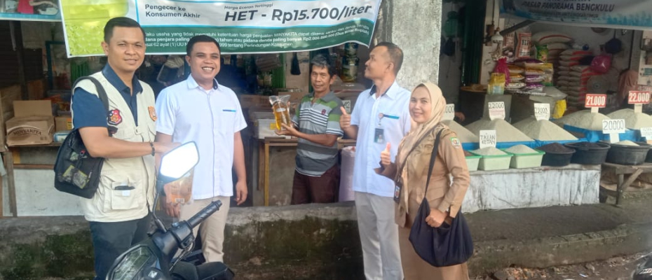 Tim Satgas Pangan Polda Bengkulu, Bulog dan Disperindag Lakukan Pengawasan Ketersediaan MinyakKita di Pasar Panorama