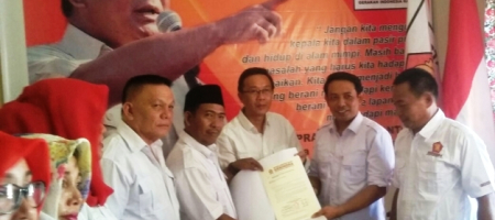 DPC Partai Gerindra Kota Bengkulu menyampaikan rekomendasi dukungan kepada Helmi Hasan dan Dedi Wahyudi DPC Partai Gerindra Kota Bengkulu menyampaikan rekomendasi dukungan kepada Helmi Hasan dan Dedi Wahyudi