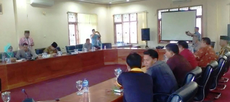 Hearing pansus aset DPRD Kota Bengkulu dengan warga Kelurahan Bentiring Hearing pansus aset DPRD Kota Bengkulu dengan warga Kelurahan Bentiring