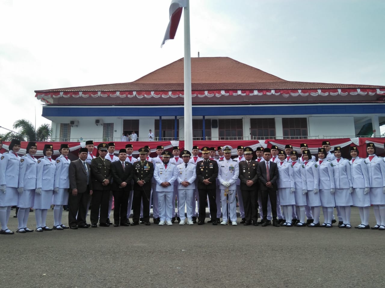 Jajaran FKPD bersama Paskibraka kota Bengkulu