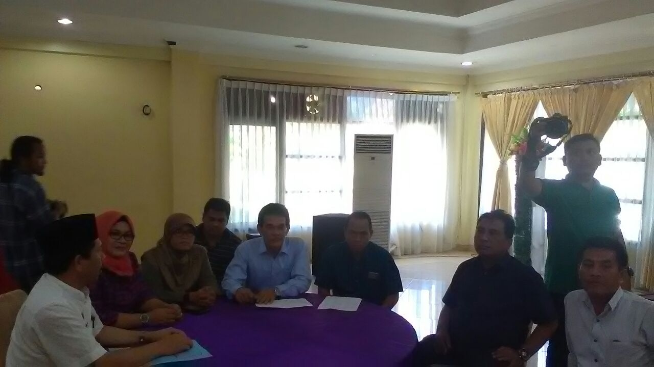 Komisi III DPRD Kota Bengkulu saat bertemu dengan management Hotel Raffles City
