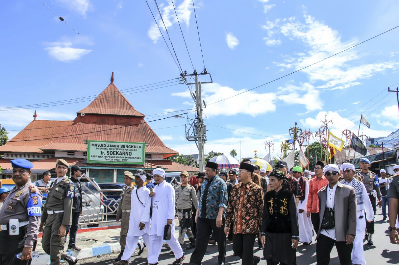 Plt Gubernur bersama KKT dan Arak arakan Tabut Tebuang