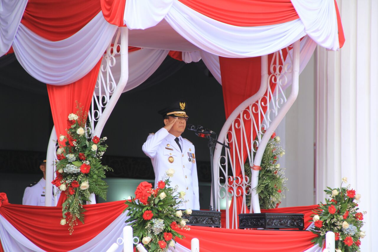 Plt. Gubernur saat memimpin Upacara Peringatan 72 Tahun Indonesia Merdeka di Provinsi Bengkulu 