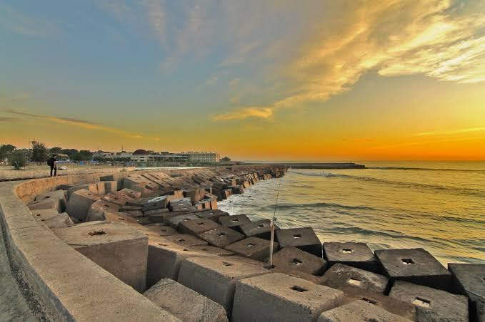 pantai  tapak paderi