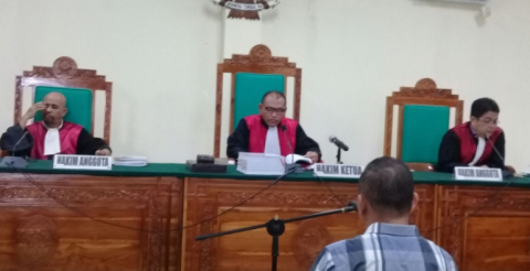 Joni Wijaya, Derektut PT. Statika Mitra Serana saat menjalani sidang di PN Tipikor Bengkulu, Kamis (19/10/2017).