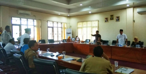 Suasana panas sempat mewarnai hearing antara Komisi I DPRD Kota Bengkulu dengan Kepala Dinas Perhubungan Kota Bengkulu, Bardin, di Ruang Rapat DPRD Kota Bengkulu
