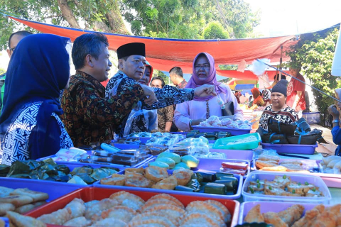 Pemerintah Kota (Pemkot) bersama Balai Pengawas Obat dan Makanan (BPOM) melakukan inspeksi ke pusat bukoan Ramadan depan Bank BRI, Jalan S Parman, Kamis sore (7/6/2018).