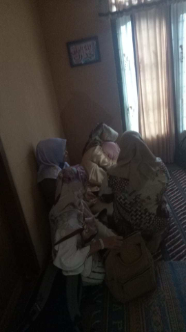 Asisten Deputi Perlindungan Hak Perempuan pada Situasi Darurat dan Kondisi Khusus KPPPA, Nyimas Aliah mengunjungi korban pemerkosaan Kuntum 