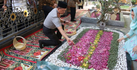 Kapolri Ziarah ke Makam KH Hasyim Asy’ari dan KH Abdurrahman Wa
