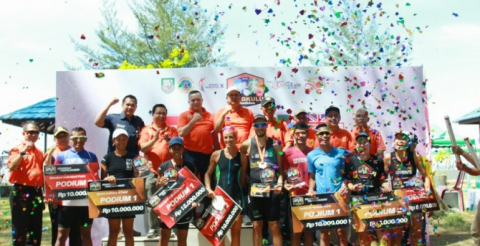 Bengkulu Triathlon 2018, Atlet Asal Rusia Taklukkan Ombak Samudera Hindia